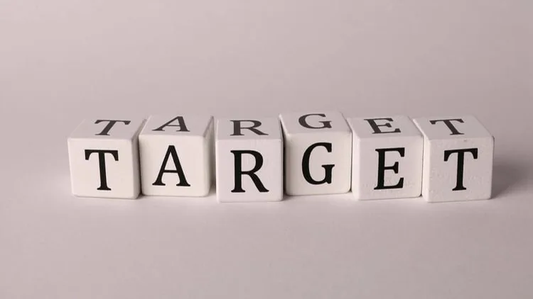 Die Graphik zeigt das Wort "Target", dies spiegelt die Wichtigkeit der definierten Zielgruppe im Content Marketing wieder.