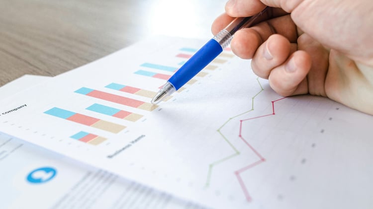 Die Diagramme sollen Ergebnisse von dem Tool GA4 von Google Analytics widerspiegeln.